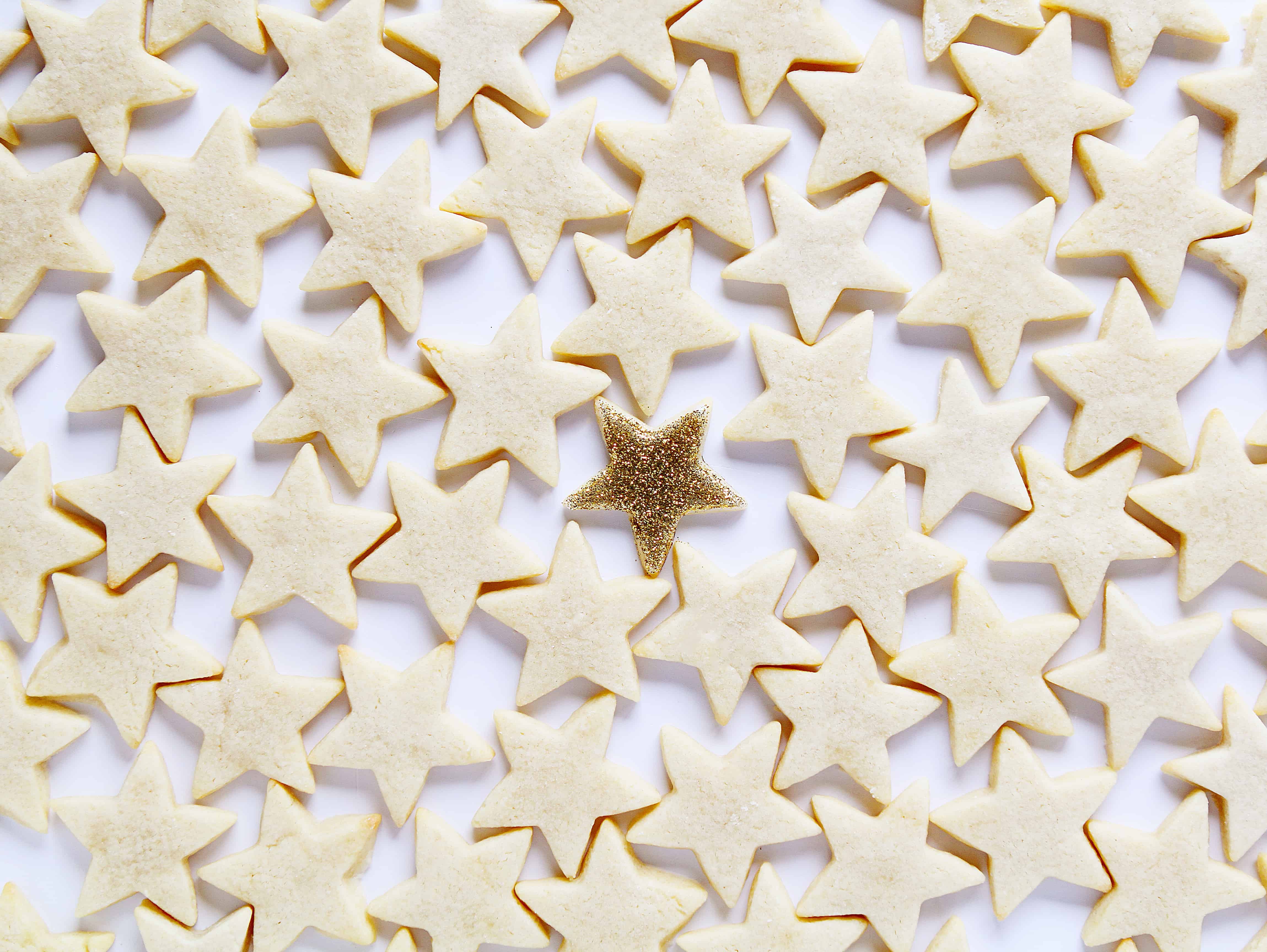 This recipe is NO CHILL!! You can roll out your dough and cut out your shapes immediately! #cutoutcookies #sugarcookies #sugarcookierecipe #iambaker Perfect Sugar Cookie Recipe